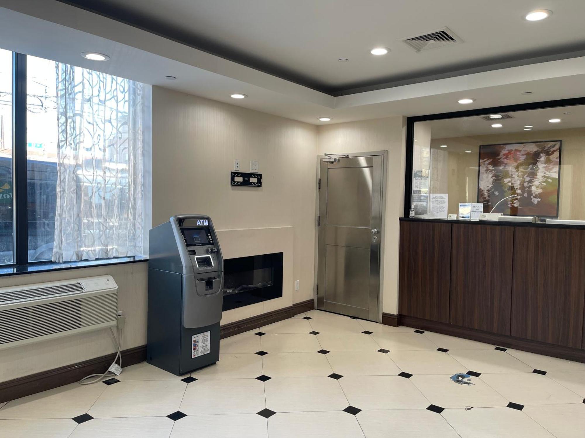 Voyage Hotel New York Exterior foto